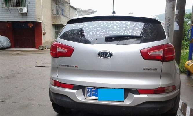起亚智跑两个转向灯亮的原因及解决方法（探究起亚智跑两个转向灯亮的问题）-第1张图片-好赞用车