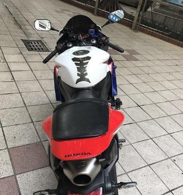 如何更换本田CBR300的转向灯（简易教程和注意事项）-第1张图片-好赞用车