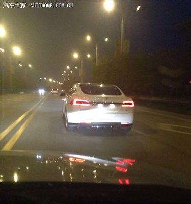 特斯拉刹车灯亮起的原因与解决方法（探究特斯拉刹车灯亮起的原因）-第2张图片-好赞用车