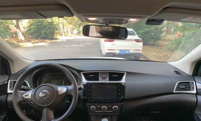 如何选择日产轩逸自动挡下坡档位（提升驾驶舒适性和安全性的关键）-第1张图片-好赞用车