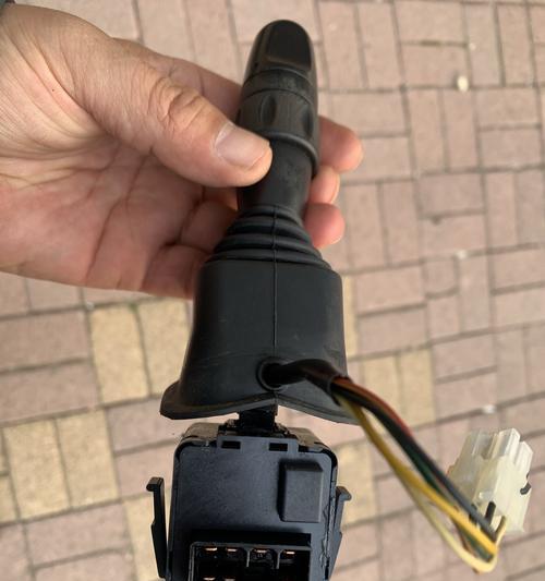 换取别克凯越右转向灯的简易指南（详细教你如何更换汽车右转向灯）-第2张图片-好赞用车