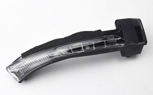 吉利远景后转向灯灯泡型号解析（远景后转向灯灯泡型号及更换方法详解）-第1张图片-好赞用车