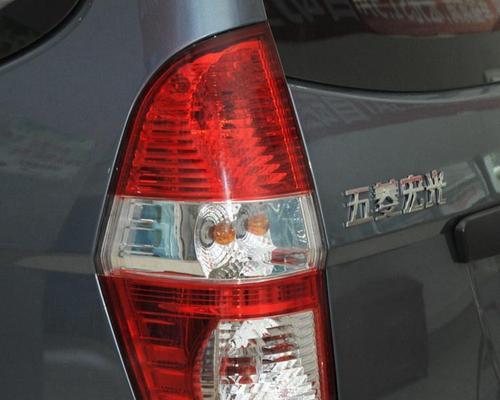 五菱荣光转向灯闪光器的安装位置解析（详细介绍五菱荣光转向灯闪光器的安装位置及操作方法）-第3张图片-好赞用车