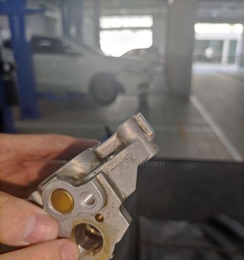宝马X1左后侧转向灯输出端损坏原因及解决方法（解析宝马X1左后侧转向灯输出端损坏的原因及解决方法）-第3张图片-好赞用车