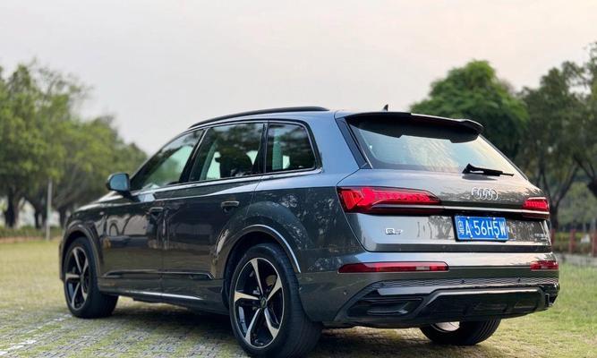 奥迪Q7流水式转向灯（流光溢彩）-第1张图片-好赞用车