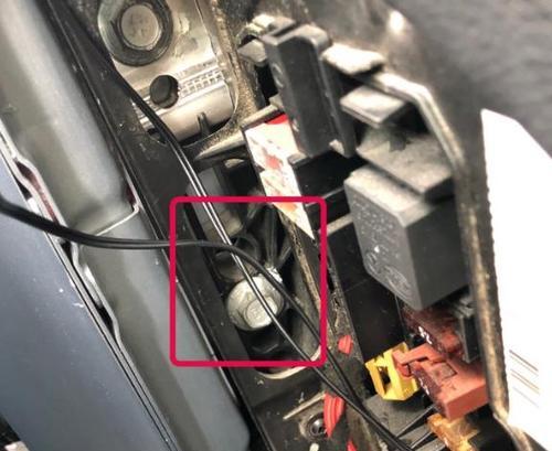 奔驰进口c200转向灯开关更换方法？需要多长时间？-第3张图片-好赞用车