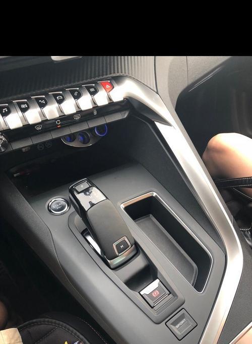 标致4008后转向灯型号规格是什么？如何更换？-第3张图片-好赞用车