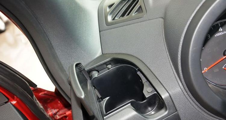 东风日产风度mx6转向灯继电器位置？如何更换？-第3张图片-好赞用车