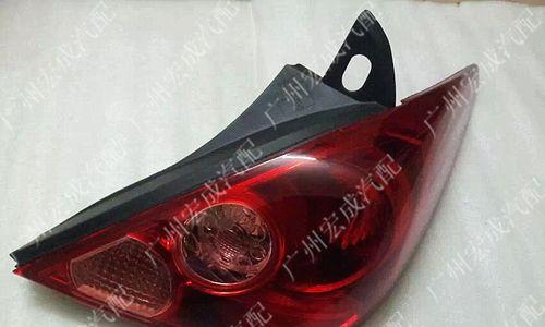 日产骐达刹车灯泡位置在哪里？更换步骤是什么？-第3张图片-好赞用车