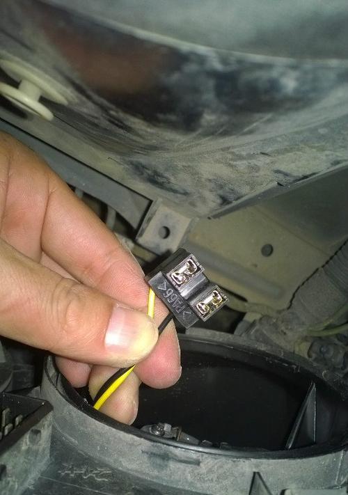 标致汽车转向灯灯泡更换方法是什么？需要多长时间？-第1张图片-好赞用车