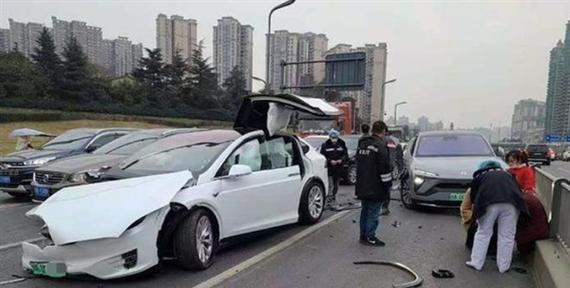 特斯拉刹车灯和刹车踏板硬连接是什么？如何解决硬连接问题？-第1张图片-好赞用车