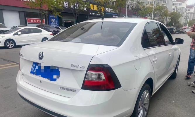 斯柯达昕锐门边侧转向灯拆卸方法是什么？拆卸过程中需要注意哪些问题？-第2张图片-好赞用车