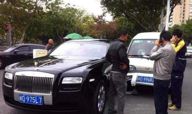 奥迪r8撞转向灯后如何处理？维修费用是多少？-第2张图片-好赞用车