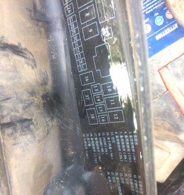 比亚迪转向灯闪光器的功能及应用（探索比亚迪转向灯闪光器的特点和适用场景）-第1张图片-好赞用车