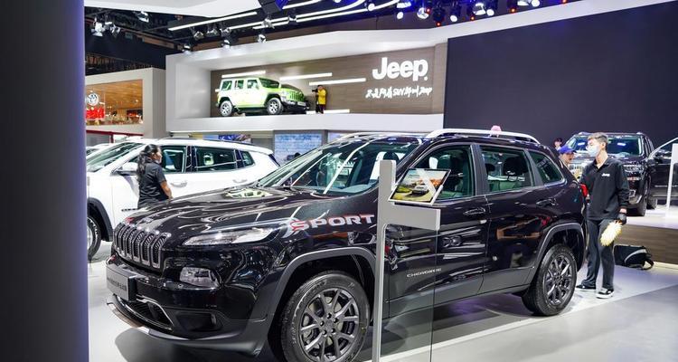 全新Jeep自由光参数配置表及性能解析（探寻Jeep自由光的卓越表现与领先配置）-第3张图片-好赞用车