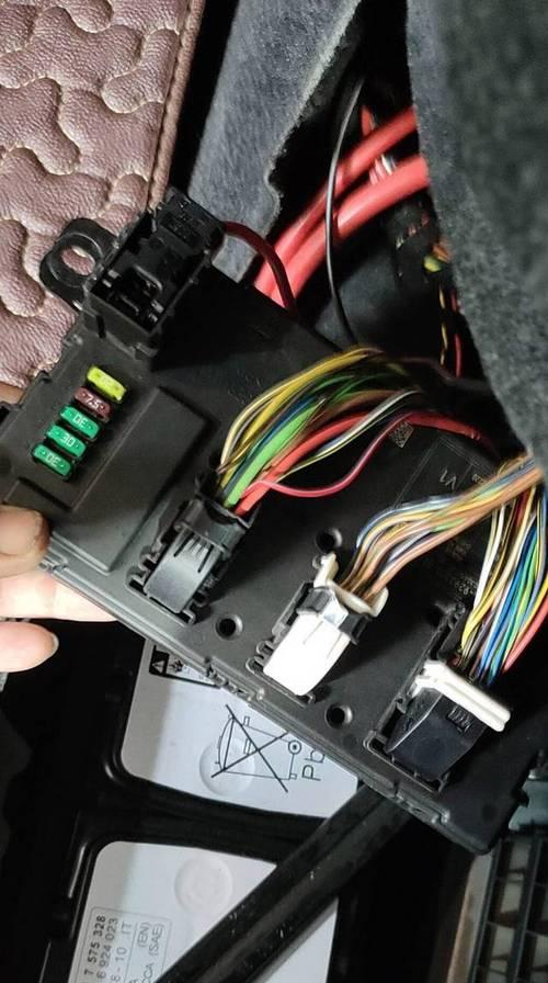 宝马320更换转向灯需要多少钱？具体费用是多少？-第2张图片-好赞用车