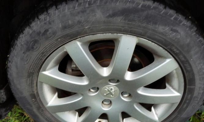 东风标致308的轮胎型号选择与优势（了解东风标致308轮胎型号的选择原则及其带来的益处）-第2张图片-好赞用车