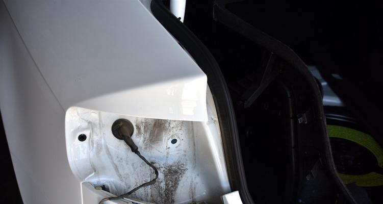 拆解奥迪A4流水转向灯尾灯的步骤（轻松学会拆卸奥迪A4流水转向灯尾灯）-第2张图片-好赞用车