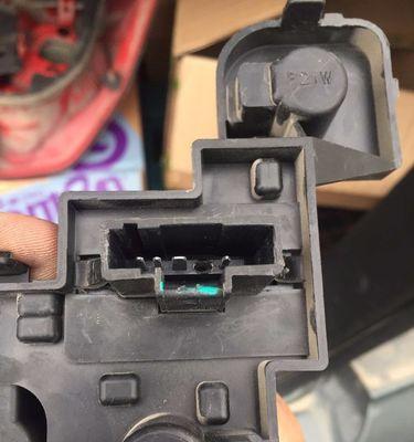 标致307转向灯闪三下就不闪了是什么原因（解析转向灯闪三下就不闪的可能原因及解决方法）-第1张图片-好赞用车