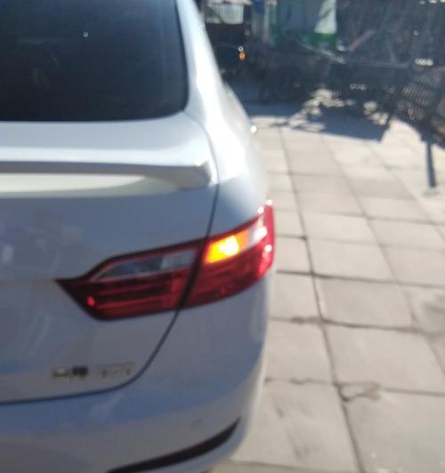 奔腾B70转向灯闪——你需要知道的重要安全问题（奔腾B70转向灯频繁闪烁引发安全隐患）-第1张图片-好赞用车