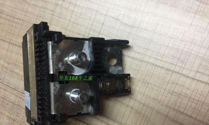 揭秘日产转向灯保险丝的重要作用与维修方法（解密日产转向灯保险丝的原理及常见故障排查）-第1张图片-好赞用车