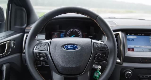 福特猛禽内饰转向灯的颜色选择（了解福特猛禽内饰转向灯的设计与使用）-第3张图片-好赞用车