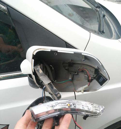 宝骏730后视镜转向灯安装及注意事项（详细教你如何为宝骏730安装后视镜转向灯）-第3张图片-好赞用车