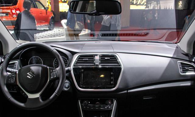 铃木锋驭转向灯继电器位置图解析（详解铃木锋驭转向灯继电器位置及作用）-第2张图片-好赞用车