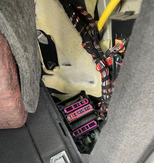 起亚k2转向灯保险丝位置解析（详解13款起亚k2转向灯保险丝位置及更换步骤）-第3张图片-好赞用车