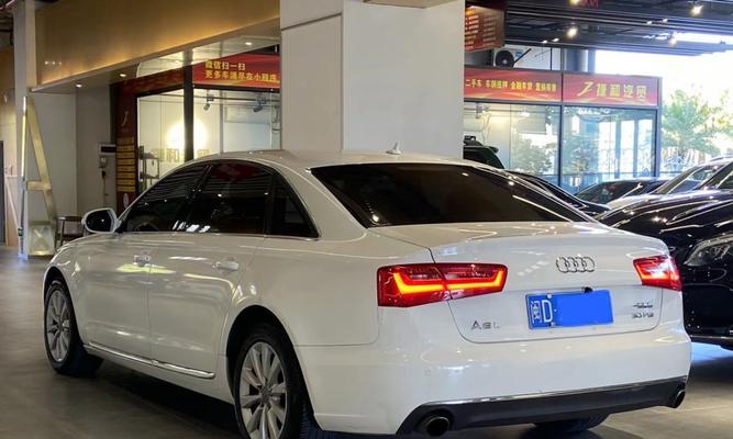 揭秘2014奥迪A6L转向灯下面的神秘按钮（探索驾驶乐趣的新秘密）-第2张图片-好赞用车