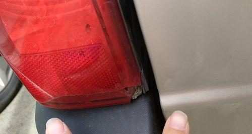 五菱之光叶子板转向灯怎么拆装？拆装步骤和注意事项是什么？-第2张图片-好赞用车