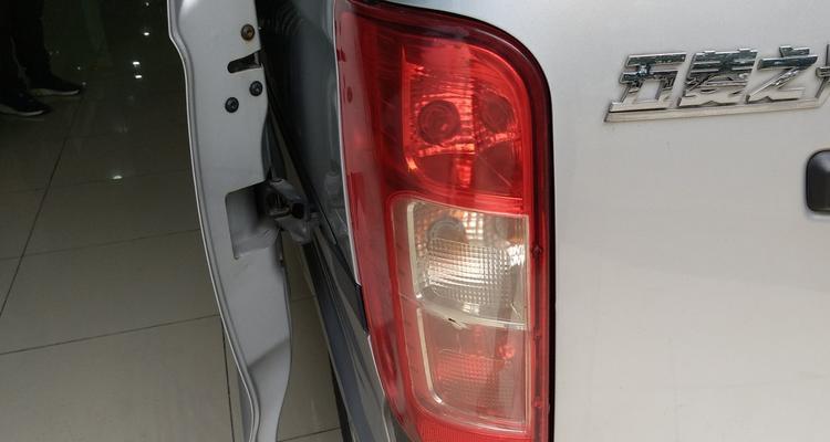 五菱之光叶子板转向灯怎么拆装？拆装步骤和注意事项是什么？-第1张图片-好赞用车