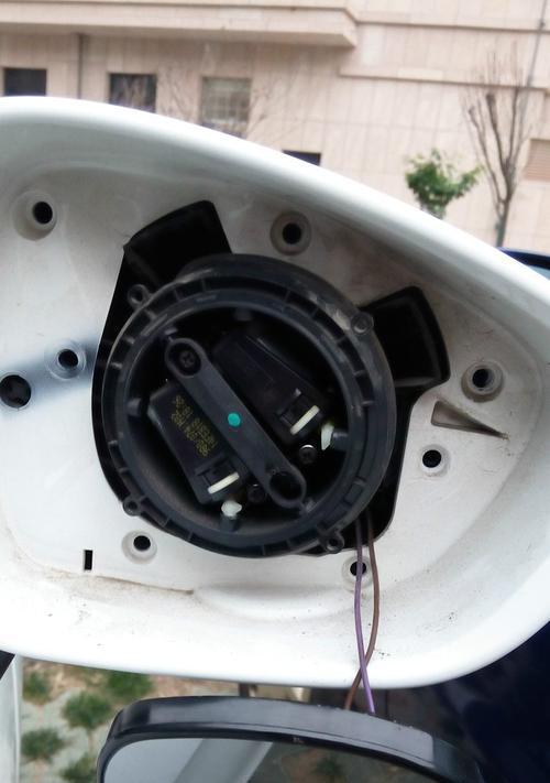 奔驰e后视镜转向灯更换教程？需要哪些工具和步骤？-第3张图片-好赞用车