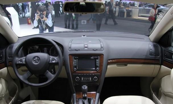 2014款斯柯达明锐前转向灯更换方法（轻松学习如何更换斯柯达明锐前转向灯）-第2张图片-好赞用车