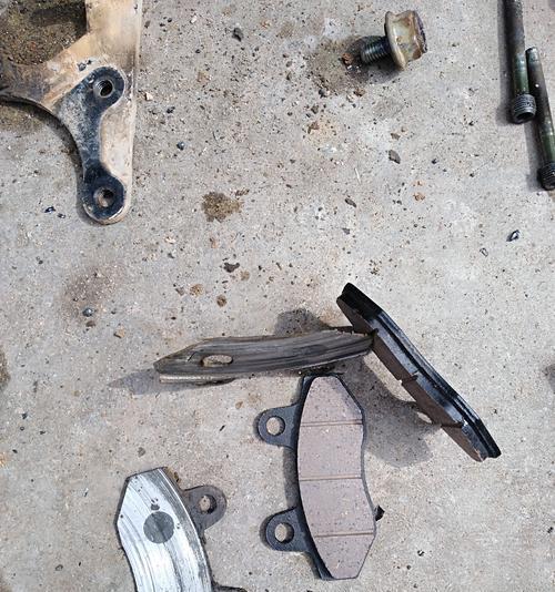 如何拆下特斯拉刹车灯行程开关(简单步骤教你拆卸特斯拉刹车灯行程开关)-第3张图片-好赞用车 如何拆下特斯拉刹车灯行程开关(简单步骤教你拆卸特斯拉刹车灯行程开关)-第3张图片-好赞用车