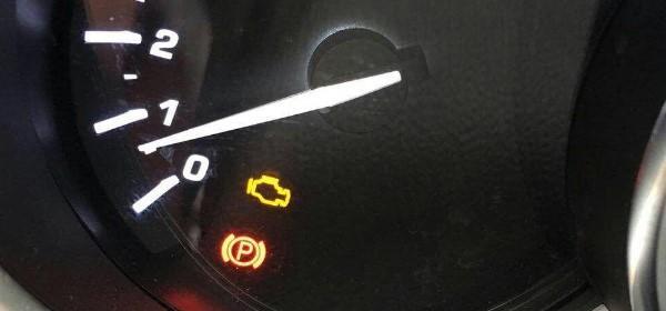 宝马x1左侧转向灯只有一个亮是为什么？如何解决？-第2张图片-好赞用车