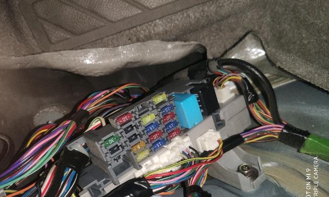 马自达转向灯保险丝的位置及更换方法（马自达转向灯保险丝故障排查与解决）-第2张图片-好赞用车