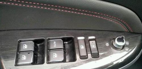 2017款长安CS75后转向灯LED(安全性能升级)-第1张图片-好赞用车 2017款长安CS75后转向灯LED(安全性能升级)-第1张图片-好赞用车