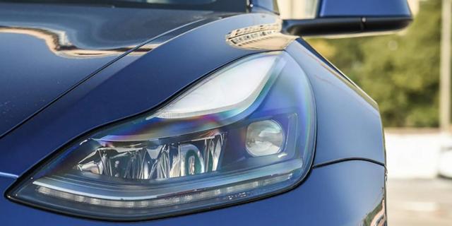 特斯拉后刹车灯进水处理教程（解决特斯拉后刹车灯进水问题的步骤和注意事项）-第2张图片-好赞用车