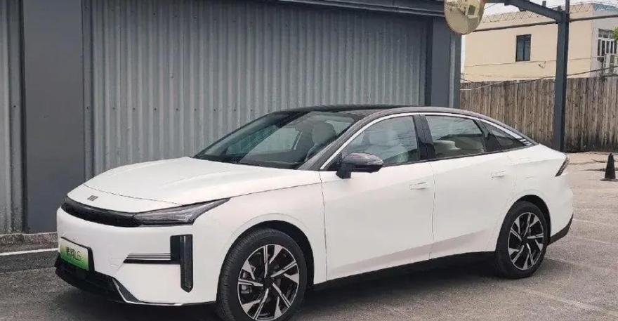 吉利银河L6转向灯拆卸指南（轻松拆卸吉利银河L6转向灯）-第3张图片-好赞用车