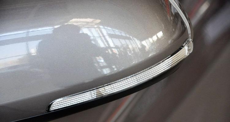 以斯柯达后视镜转向灯价格解析（揭秘以斯柯达后视镜转向灯价格及其影响因素）-第1张图片-好赞用车