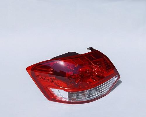 海马3后转向灯灯泡更换指南（海马3后转向灯灯泡更换步骤及注意事项）-第2张图片-好赞用车