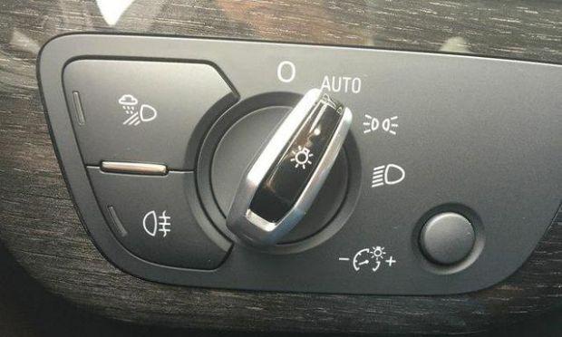 奥迪q7更换前转向灯多少钱一个？更换流程是怎样的？-第1张图片-好赞用车