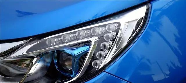 探索比亚迪元转向灯的型号及性能（揭秘比亚迪元转向灯的设计与创新）-第1张图片-好赞用车