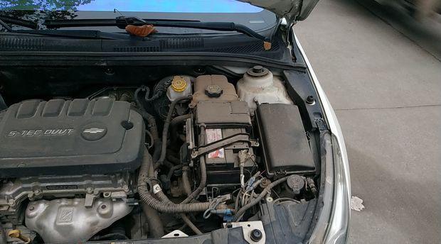 雪佛兰科鲁兹变速箱油加几升（了解变速箱油添加量的重要性）-第1张图片-好赞用车