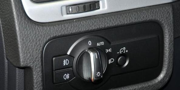 宝马七系转向灯开关不回位的原因及解决方法(宝马七系转向灯开关失灵可能的原因和解决方法)-第3张图片-好赞用车 宝马七系转向灯开关不回位的原因及解决方法(宝马七系转向灯开关失灵可能的原因和解决方法)-第3张图片-好赞用车