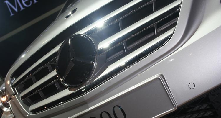 奔驰B200后转向灯安装指南(详细步骤和注意事项)-第2张图片-好赞用车 奔驰B200后转向灯安装指南(详细步骤和注意事项)-第2张图片-好赞用车