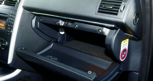 奔驰B200后转向灯安装指南(详细步骤和注意事项)-第3张图片-好赞用车 奔驰B200后转向灯安装指南(详细步骤和注意事项)-第3张图片-好赞用车