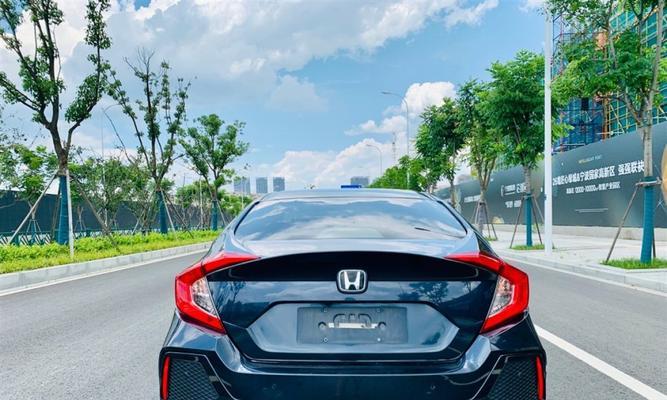 11代本田思域转向灯后视镜价格分析（揭秘11代本田思域转向灯后视镜的市场价值）-第3张图片-好赞用车