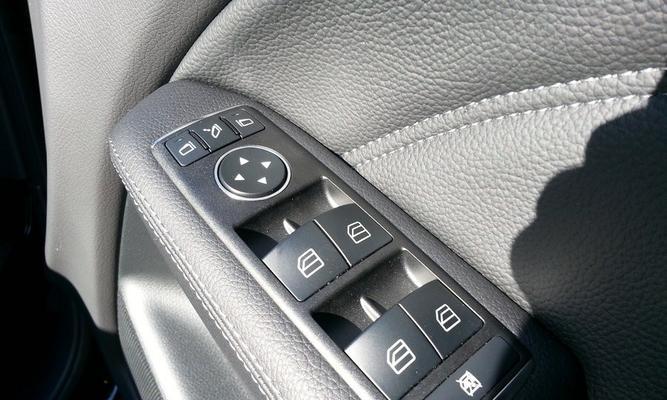 奔驰b200如何接转向灯线？接线位置和步骤是什么？-第1张图片-好赞用车